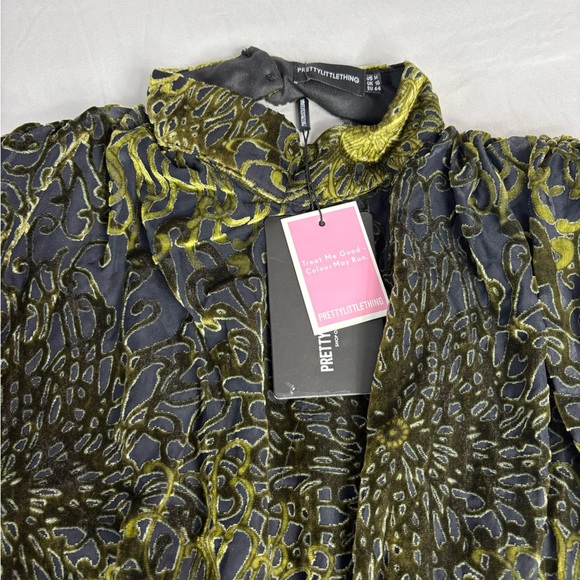 PrettyLittleThing Black and Gold Patterned Long Sleeve Dress - Picture 2 of 7